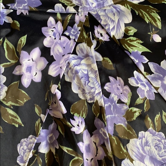 Missguided Floral Shorts - Picture 3 of 4